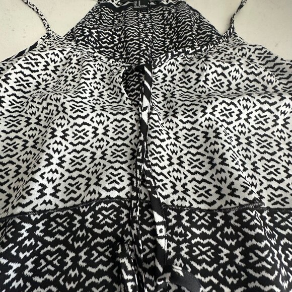 Black & White Forever 21 Aztec Print Sleeveless Top With Tassel Detail Womens Si - Picture 5 of 7